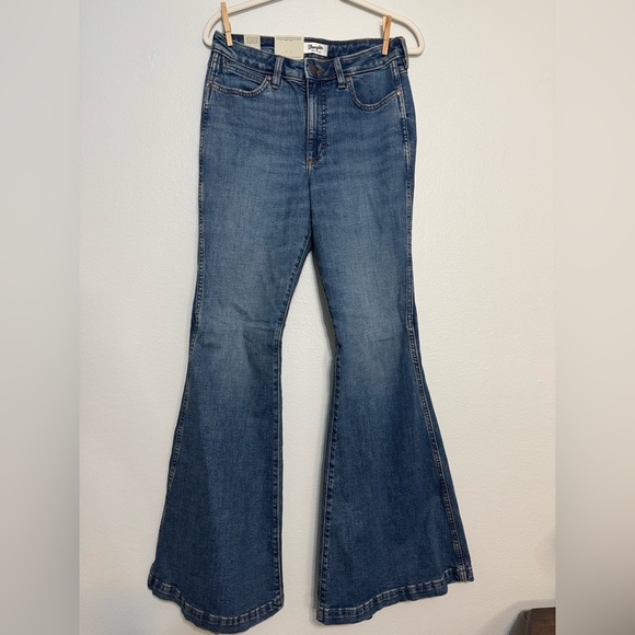 Wrangler Retro Bailey High Rise Flare Jean in Paige Wash - 1011MPFKP - Picture 2 of 7